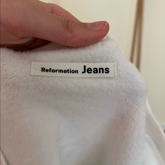 Reformation White Hunter Cropped Sweatshirt - Picture 5 of 6